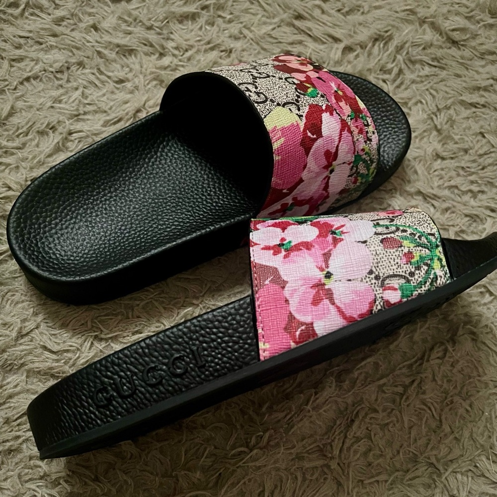 Gucci Floral GG Canvas Slide Sandals in Black, Pink and Green - Picture 2 of 6
